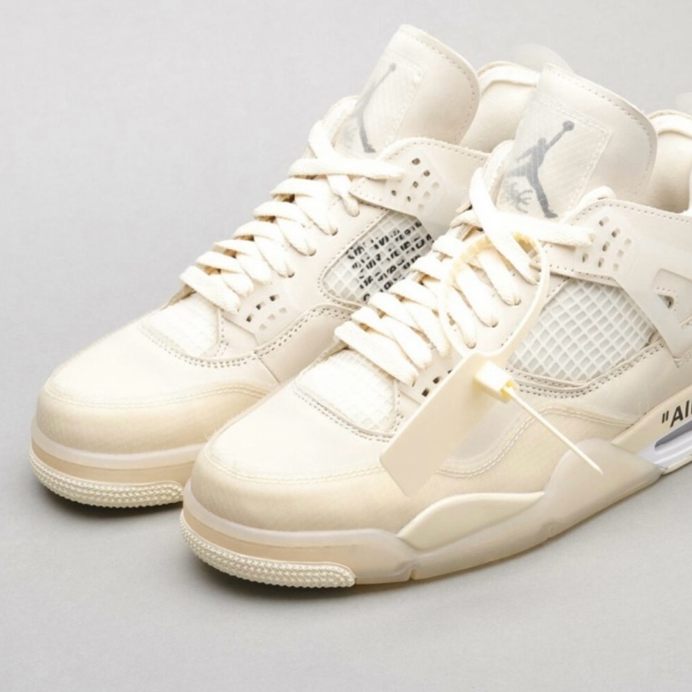 Jordan x Off-White SAIL / Cream Sneakers Sleek Low-Top Design